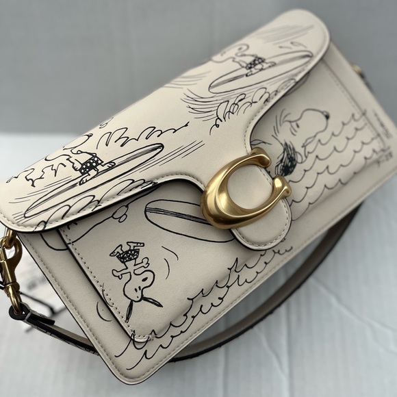 New Coach X Peanuts Tabby Shoulder Bag 26 With Newspaper Print CCB04 - Picture 2 of 15